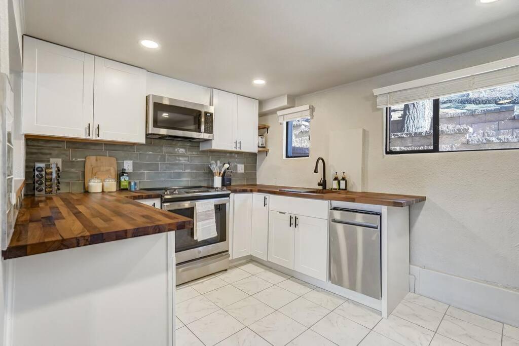 Brookside Mountain Modern / Mtn Views!